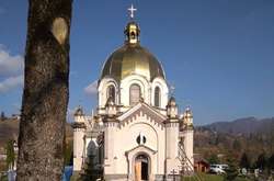 Со стен церкви на Львовщине ремонтники содрали уникальные росписи ради плитки