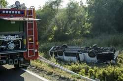  Водій не впорався з керуванням, на перехресті з'їхав на узбіччя і зіткнувся з деревом 