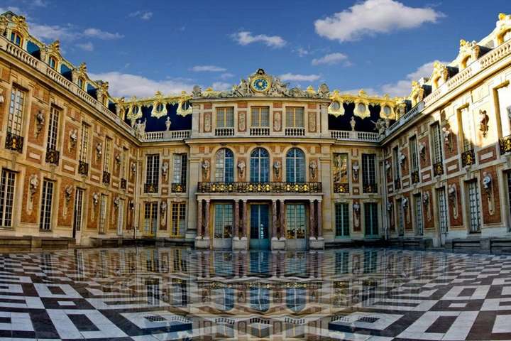 У Версалі відкриють готель