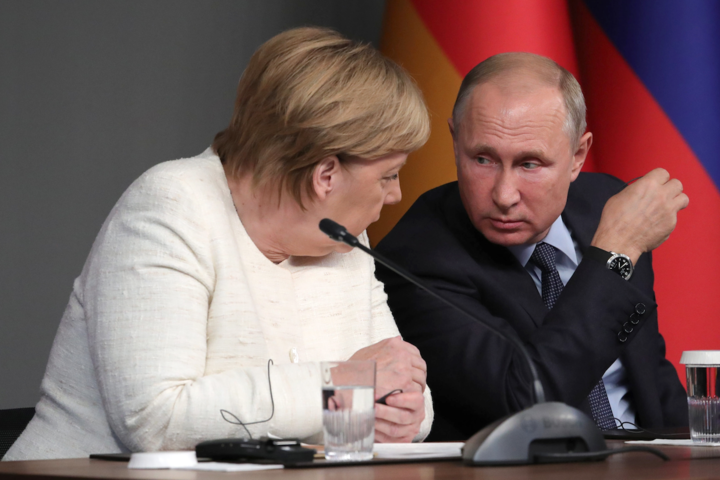 Меркель відзвітувала Путіну про підготовку зустрічі Нормандської четвірки