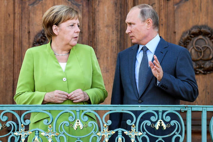 Путін поскаржився Меркель на Зеленського