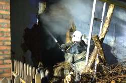  Вогнем було пошкоджено домашнє майно, меблі, вікно, двері на загальній площі 9 м.кв. 