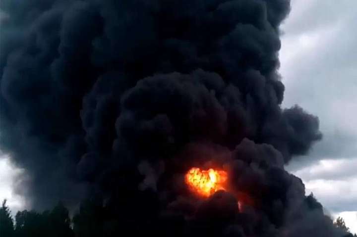 На найбільшому нафтопереробному заводі Ірану сталася пожежа