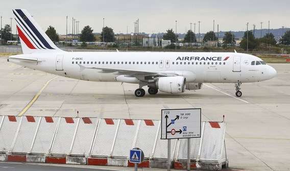 Літак Air France аварійно сів у Токіо