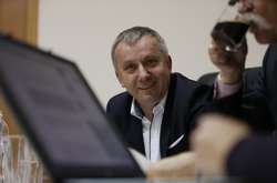 Художній керівник хору імені Верьовки Зеновій Корінець вважає, що тепер на концертах колективу можуть бути мітинги і протести