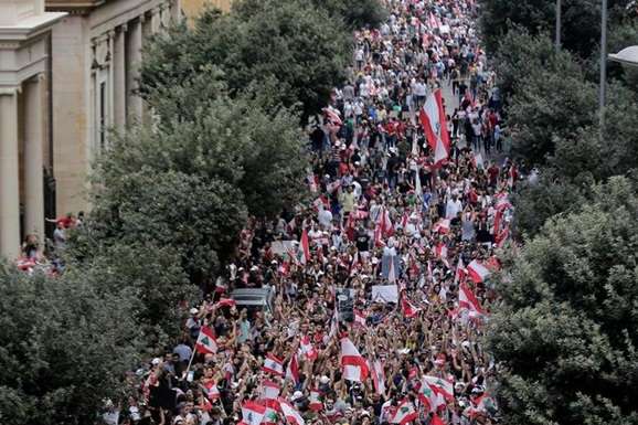 У Лівані масштабні антиурядові протести: сотні тисяч людей вимагають «покласти край корупції» 