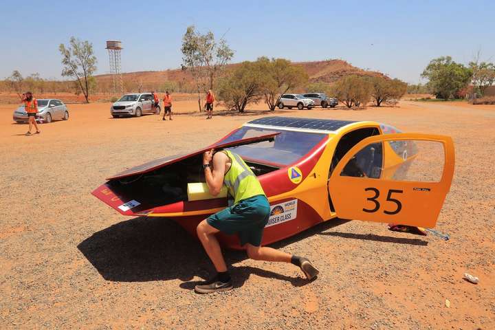 The World Solar Challenge: в Австралии состоялась гонка автомобилей на солнечных батареях