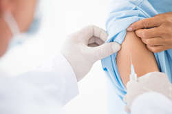 Наразі медики оглянули 70 студентів вишу, які могли контактувати з хворим