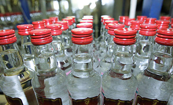 Зеленський вніс до парламенту проєкт закону про зняття держмонополії на виробництво спирту