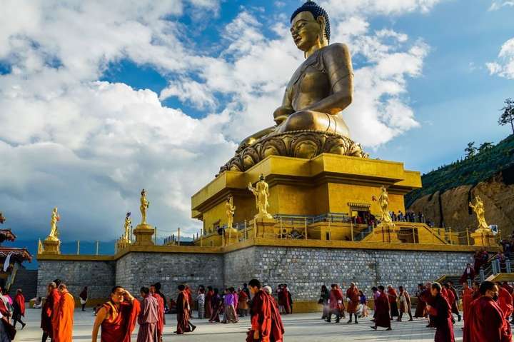Буддійські вірування жителів Бутану дозволяють їм перебувати в гармонії з навколишнім середовищем - Найкращі країни для подорожей у 2020 році - дослідження