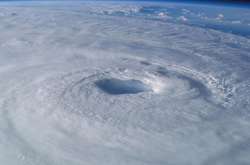 Озон у стратосфері поглинає частину шкідливого ультрафіолетового випромінювання Сонця, що може викликати рак шкіри, катаракту, пригнічувати імунну систему і завдавати шкоди рослинам