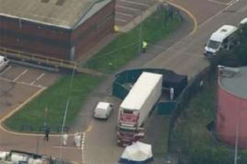 Страшна знахідка: у вантажівці в Британії знайшли 39 мертвих людей 