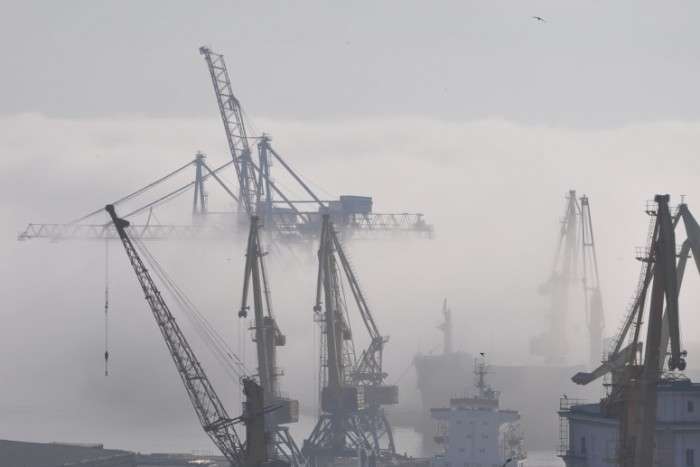 Сім морських портів працюють з перебоями через туман