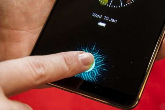 Samsung усунув проблему зі сканером відбитків пальців