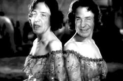 Штучний інтелект було забезпечено великою кількістю матеріалу для створення нової послідовності зображень до цього кліпу