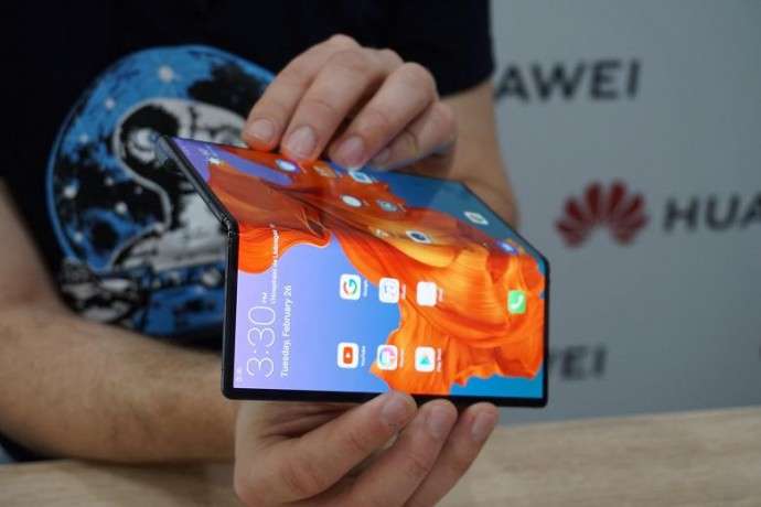 Компанія Huawei оголосила старт продажів смартфонів з гнучким екраном