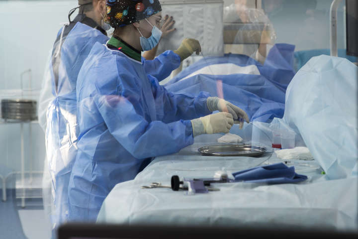 У київській лікарні роблять унікальні операції на «закритому» серці (фото, відео)