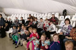 Одеські малюки з особливими потребами отримали сертифікати на дельфінотерапію