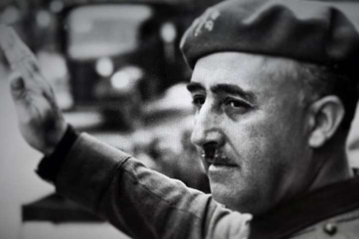 В Іспанії забрали останки диктатора Франко із мавзолею (відео)