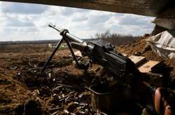 Терористи на Донбасі 13 разів обстріляли українських захисників