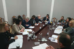 ​Денісова обговорила із Венеціанською комісією мовний закон