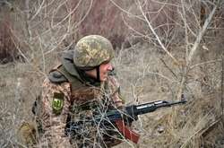 Доба на Донбасі: 25 обстрілів, поранено українського військового