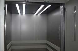 У ліфті на будівництві у Києві загинув чоловік