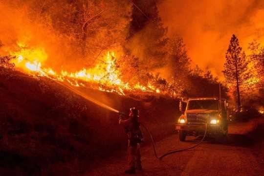 У Каліфорнії через лісові пожежі евакуюють близько 50 тисяч людей 