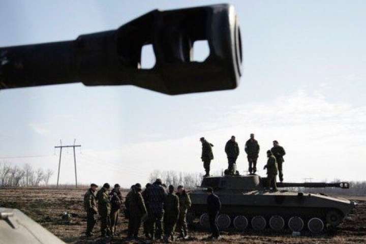Бойовики на Донбасі маскують танки і артилерію - розвідка