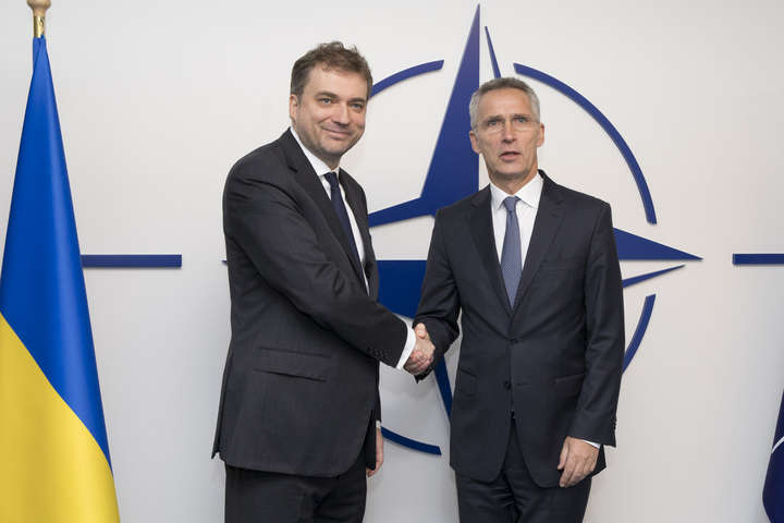 Міністр оборони Загороднюк зустрівся із генсеком НАТО (відео)