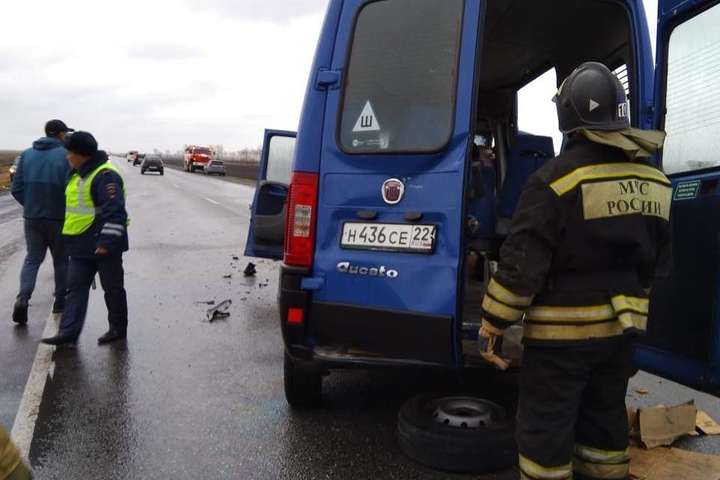 У Росії зіштовхнулися мінівен і мікроавтобус: загинули вісім людей