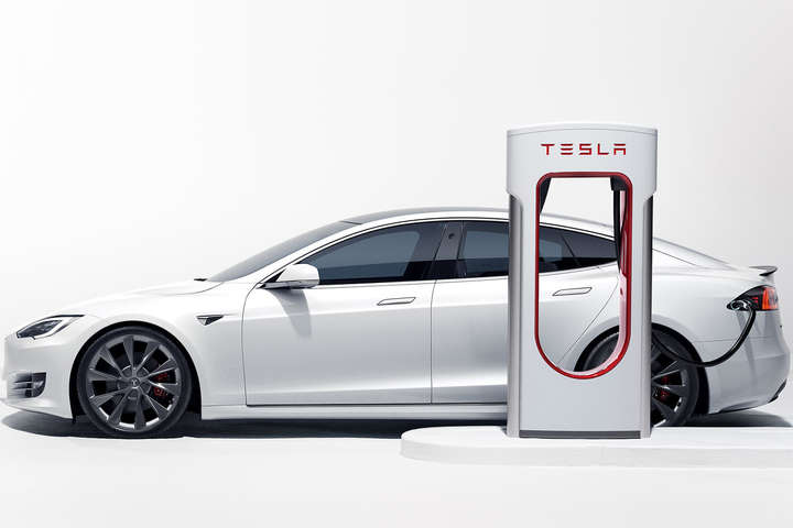 Tesla визнана найдорожчим автовиробником США