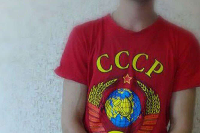 Суд покарав мешканця Кривого Рогу, який носив футболку з радянським гербом