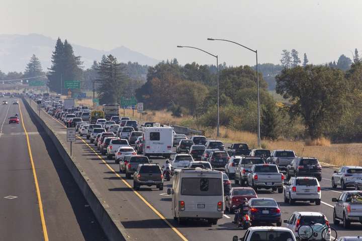 У Каліфорнії евакуювали 50 тис. людей через лісові пожежі