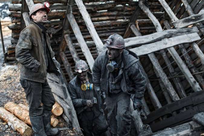 Міжнародні розслідувачі назвали ім’я людини, яка тепер контролює збут вугілля з окупованого Донбасу