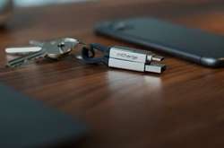 Всього в InCharge чотири різних інтерфейси: USB, USB-C, Lightning, MicroUSB