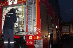 У дворі будинку на Березняках згорів автомобіль