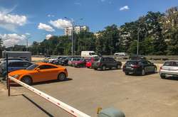 Де у Києві залишити автомобіль поблизу метро (список парковок)