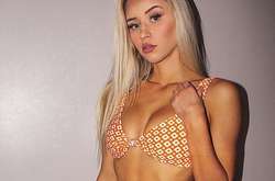 Гаряча білявка, яка здатна розтопити лід. Екстремальні фото хокеїстки Мікайли Демайтер