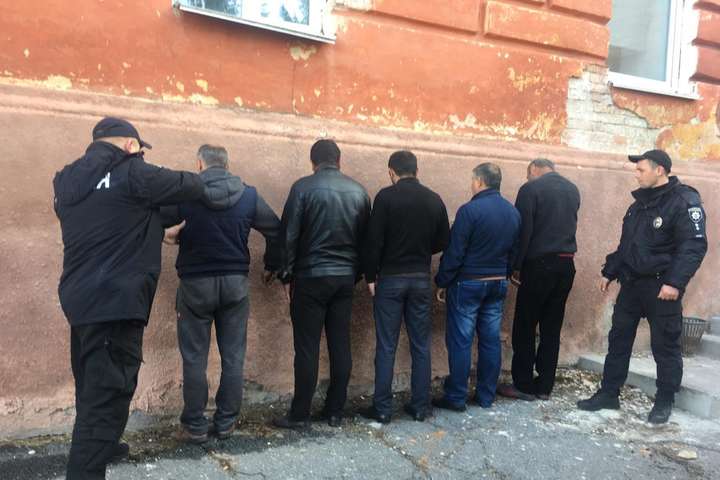 На Київщині поліція затримала дев’ять нелегалів (фото, відео)
