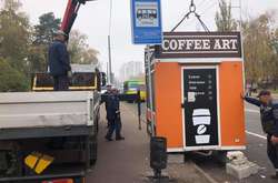 Незаконні кіоски, гаражі, намети: у Києві прибрали ще два десятки МАФів (фото)