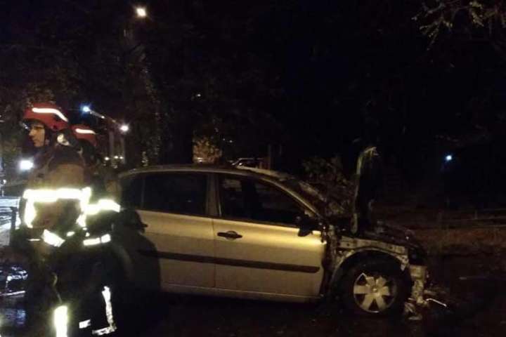У Києві горіли три автомобілі 