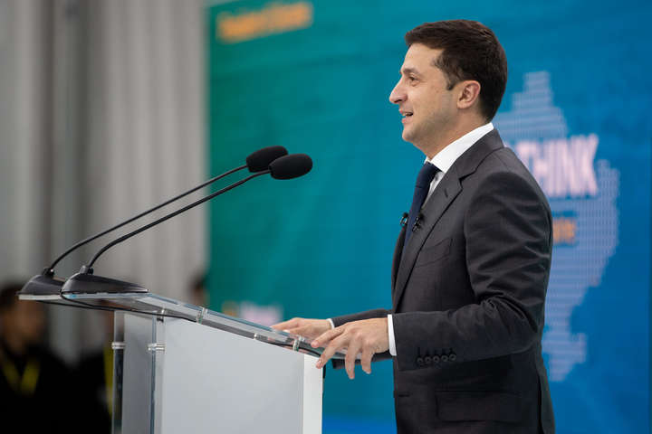 Зеленський у Маріуполі назвав пріоритети щодо Донбасу і Криму