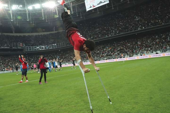 Одноногий турецкий футболист поразил своим феноменальным дриблингом (видео)