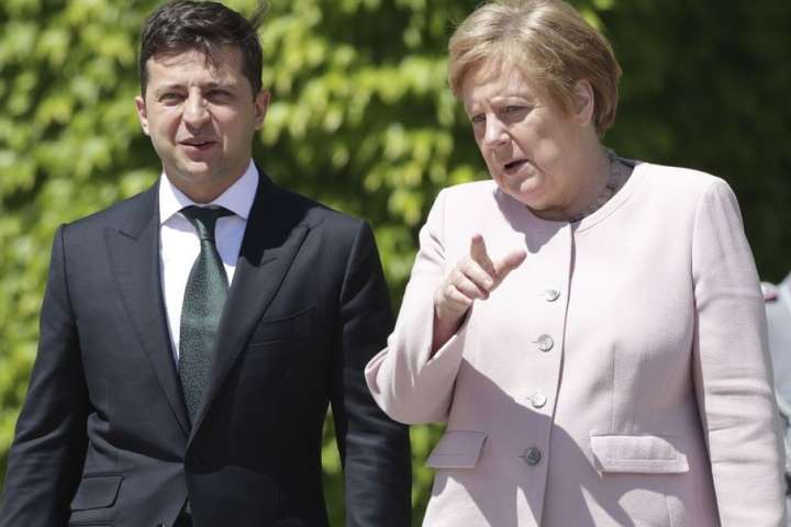 Стало відомо, про що Зеленський розмовляв із Меркель