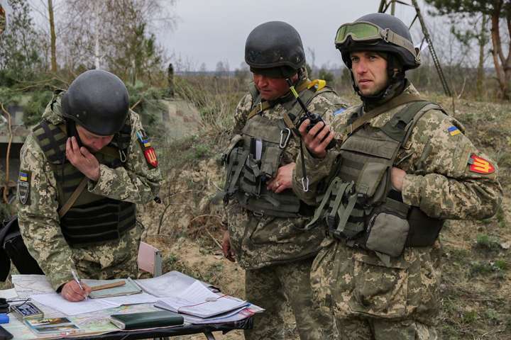 Бойовики за добу 19 разів обстріляли позиції Об'єднаних сил на Донбасі