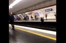 У паризькому метро безбілетник шокував пасажирів (відео)