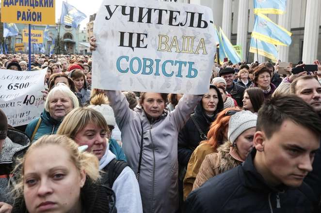 Голова Профспілки освітян Георгій Труханов: Учителів хочуть перевести на контракти і зробити кріпаками