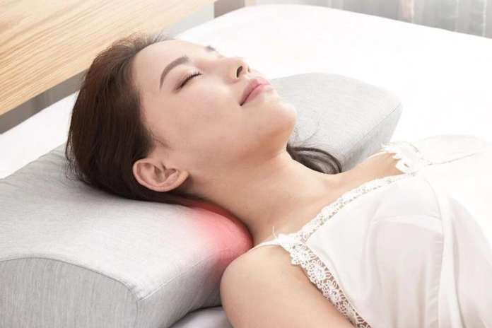 Xiaomi створила подушку, що може заколисувати і одночасно масажувати 