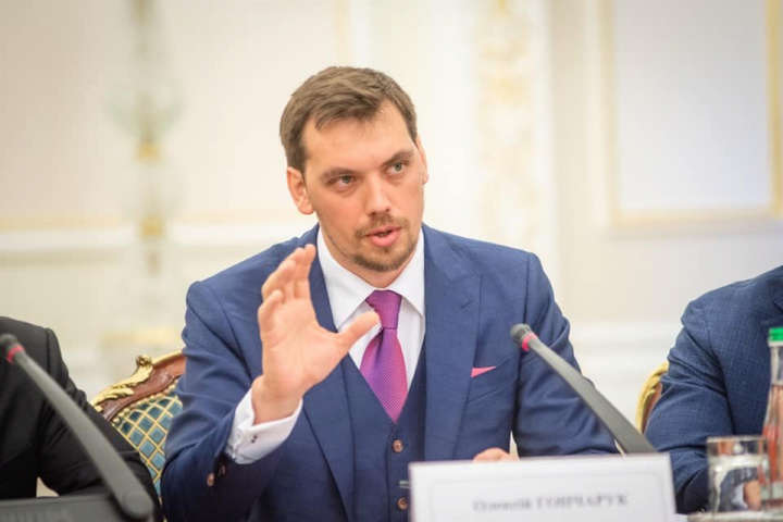 Прем’єр просить українців «просто повірити» у ріст економіки на 40%